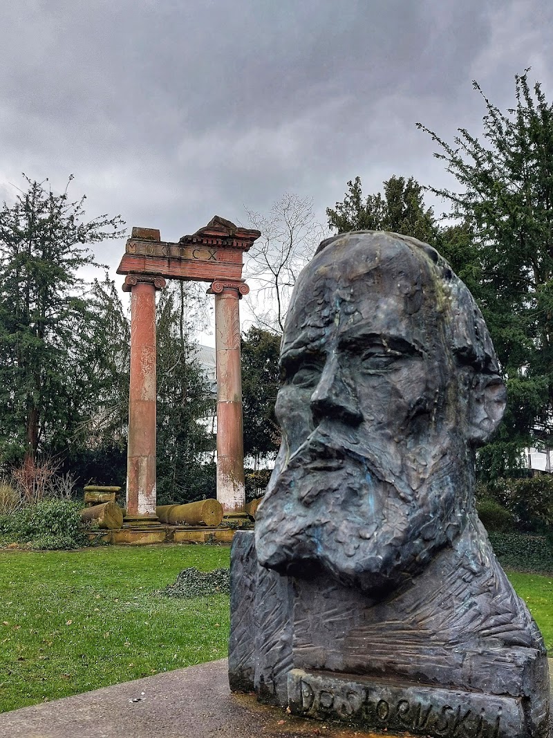 Wiesbaden Mitte: Vom Römertor zum Warmen Damm